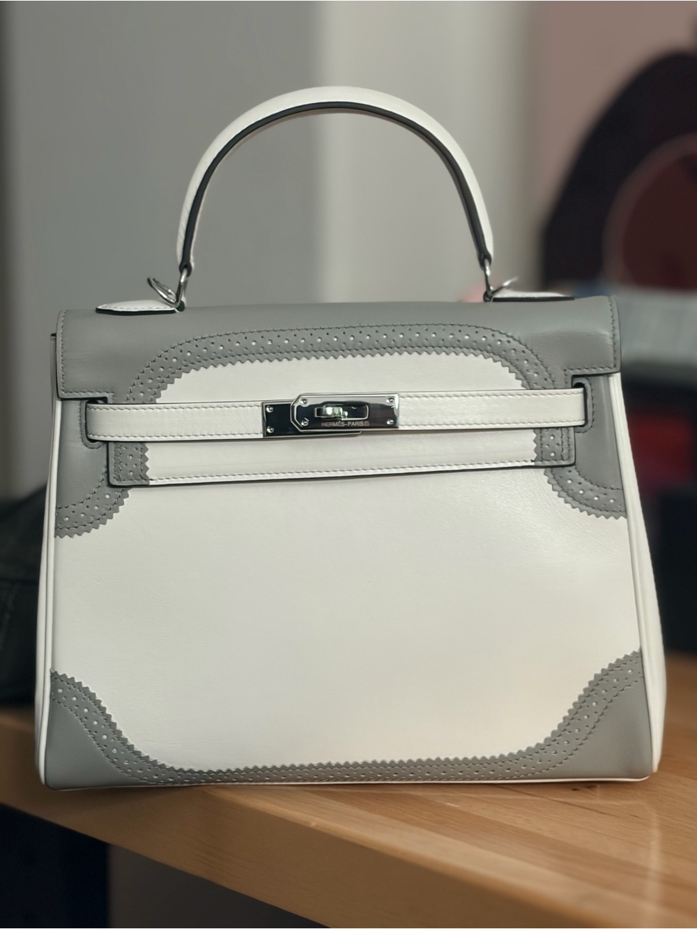 H Kelly 28 Ghillies limited edition bicolor Swift Gris Perle White PHW FLAWED - Picture 5 of 16
